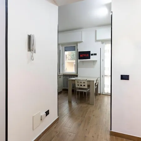 Duca's - Near Hospital Self Chek-in Novara