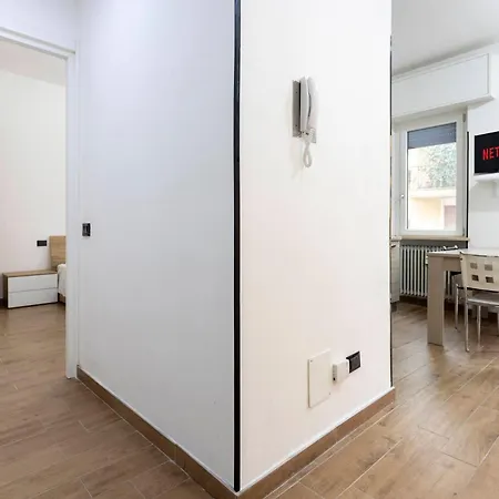 Duca's - Near Hospital Self Chek-in Apartment Novara